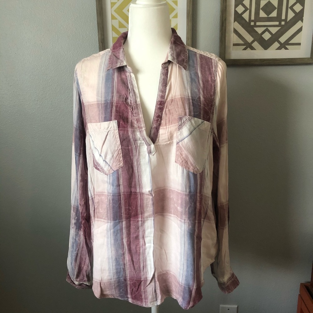 Mudd Sz Large V-neck flannel, Distressed Look